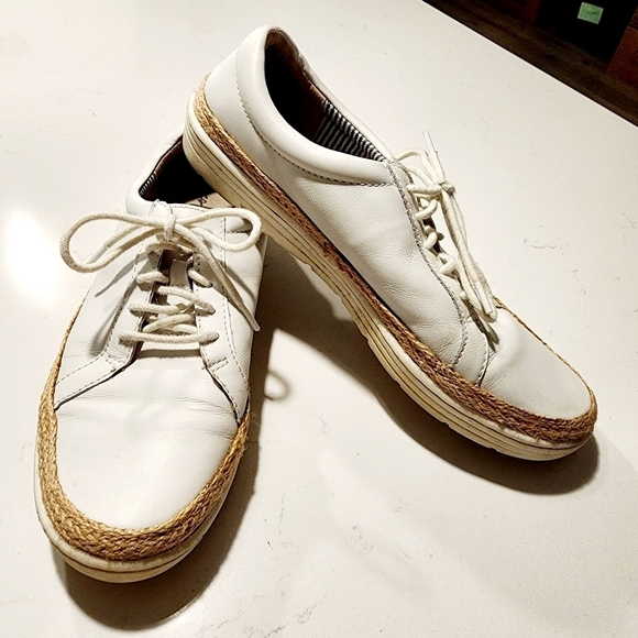 Clark's Collection White Leather Marie Mist Raffia Trim Sneakers Women's 8 EUC - Picture 1 of 9